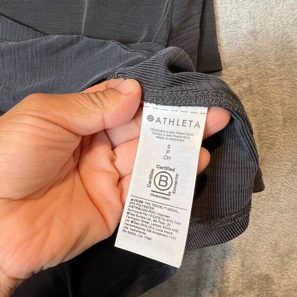 Athleta Size Small Relaxed Plain Short Sleeve Tee Black Women's - Picture 6 of 7